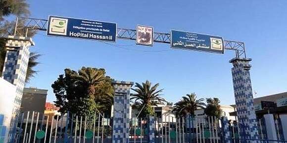 قال لمواطنة فسبيطار الحسن الثاني بسطات: “سيري عند الملك يداويك”!. وزارة الصحة وقفات الطبيب اللي جبد الملك – فيديو