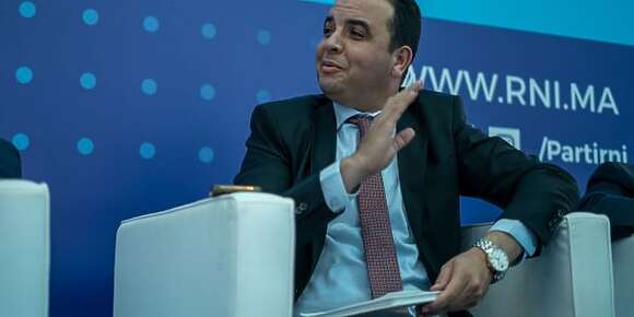 اش هاد الوزرا. بايتاس ناطق باسم الحكومة صامت خلى غلا الخضرة وباغي ينظر فالاعلام فالجامعة والصديقي وزير مغرور ما قدرش يتحزم للمضاربين فالاسعار لي دايرين لفضايح