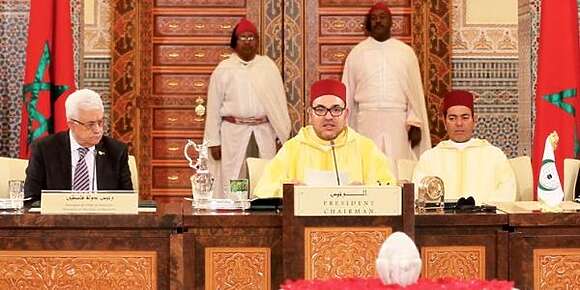واش بصاح الملك غايب وواش من حق زيان يعبر على رأيو فالموضوع؟ محمد السادس وفي لاسلوبو من اول نهار فحكمو ما عمرو تاخد قصر معين مقرا لحكمو وديما خدام داخل مملكتو او خارجها