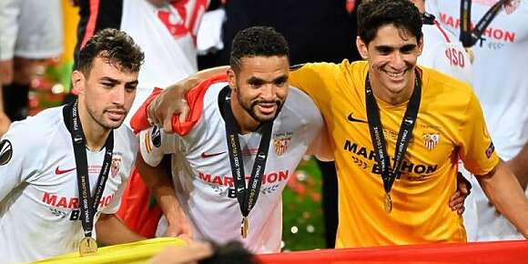 الأرجنتيني سامباولي غيدرب بونو والنصيري