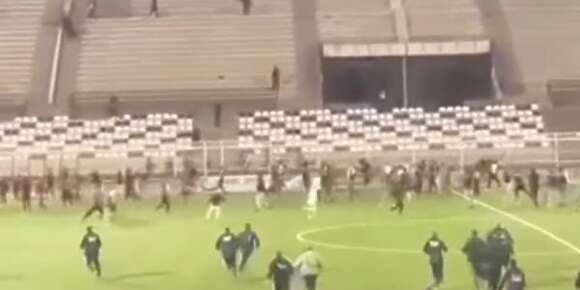 الشغب ضرب تيرانات الجزائر قبل الشان وإعلامهم ضاربها بسكتة – فيديو