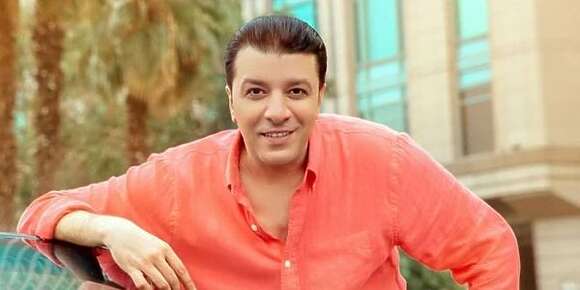بغا يدير عليهم الرقابة.. مصطفى كامل النقيب ديال المغنيين في مصر حيد تراخيص الغناء للروابة