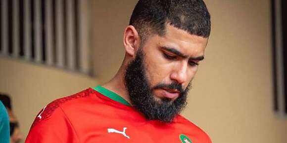 حتى فعز الإحتجاجات فالمغرب وفالعالم العربي عمرها الدولة كانت كتدير الخاطر لشعيبة أو تبعوا في هواه وليوم لي لوقت زاكية واخا بنادم محكوكة ليه الدبرة الدولة ولات شادة الخاطر لشعيبة لي معجبوش تديه الحبس أو تقمعوا ليوم طوطو وفتيحة وبنت واد زم وغدا نتا وهو وأنا