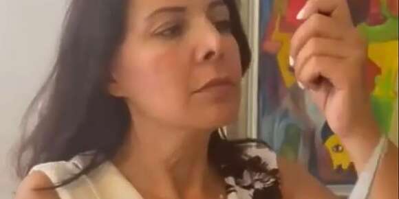 مغربيات مع ثورة الإيرانيات.. شخصيات نسائية فالمملكة قطعو شعرهم.. ووحدة منهم لـ”كود”: حنا مدافعات على الحرية ومايمكنش نتجاهلو لي وقع فإيران – فيديو