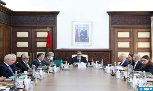 الحكومة تصادق على مشروع مرسوم يتعلق بتحديد شروط استعمال الأجهزة والآلات التي قد تلحق الضرر بصحة الأجراء أو تعرض سلامتهم للخطر