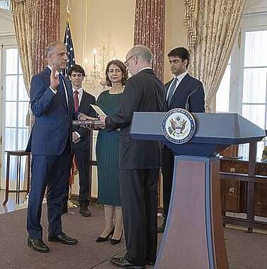 السفير الأمريكي الجديد بالمغرب يؤدي اليمين قبل الإلتحاق بالمملكة 2 Le nouvel ambassadeur des Etats Unis au Maroc prete serment Sans titre 13