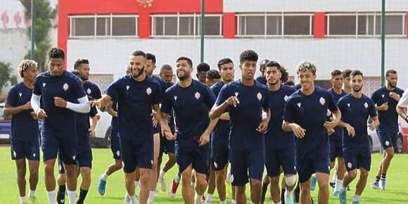 اللعابا ديال الوداد كتسناهم مكافأة من بعد ماتش التواركة