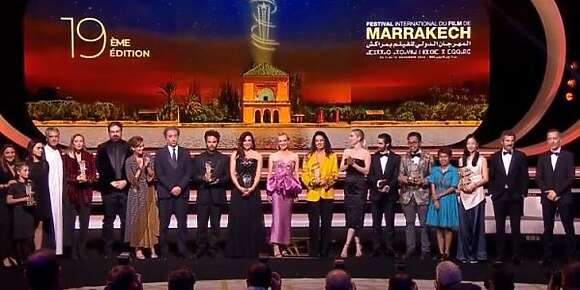 المخرج الإيراني دهكردي يهدي فوزه بجائزة مهرجان مراكش السينمائي إلى “نساء إيران”