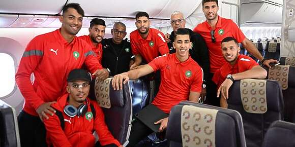 بالتصاور. الاسود طارو لقطر هاد الصباح وها اللي غادي مع الوفد فاللول