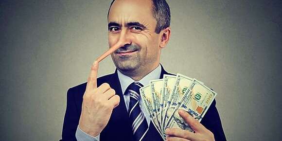 حكاية نصب وإحتيال .. النصابون الكبار الذين لا تتابعهم العدالة هم .. السياسيون الفاسدون وفقهاء يبكون فوق المنبر ويركبون سيارات تساوي ازاق شعب كامل