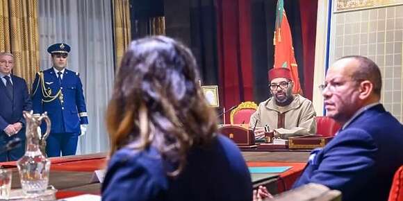 سيدنا ترأس جلسة عمل كتهم تطوير الطاقات المتجددة.. أمر فيها بتسريع وتيرة الإنجاز لتعزيز سيادة المغرب الطاقية