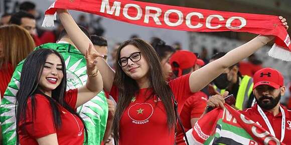 كاين عيالات كيفهمو في كورة حسن من أغلب الرجال كيف مكاين رجال كيبفهمو في كورة حسن من باقي الرجال لخريين راه ماشي غير كتزاد راجل فراه جينيا كتفهم في كورة حسن من المدرب ديما