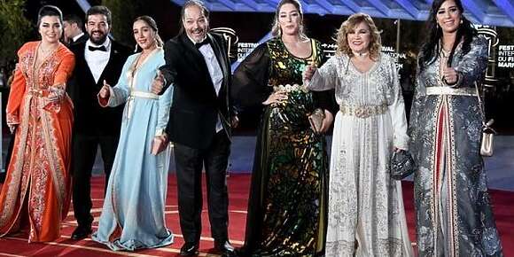 مهرجان السينيما فبلاد ماعندهاش السينيمات ! صافي كانظن آن الأوان باش نحبسو هاد الجبهة الخاوية لي دافعين ديال مهرجان السينيما بزز لي ماعندو تا معنى و ماجاياش معانا حيت حنا دولة ماعندهاش تاريخ سينيمائي يعطيها المشروعية تنظم حدث كبير فحال هذا ! فحالا قلتي الاسكيمو منظمين مهرجان گناوة فالقطب الشمالي !