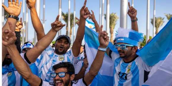 يصل المشجع إلى قطر أرجنتينيا فيتحول إلى هندي! كل الذين سبق لهم أن زاروا الدوحة يعرفون أن ذلك يحدث بفعل الطقس والحرارة
