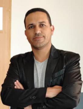 ارفعوا رؤوسكم
