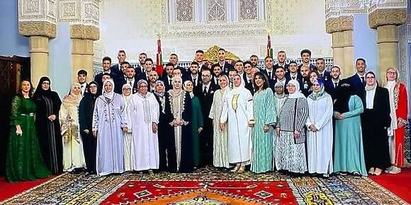 المغرب كيعطي الدروس للعالم.. استقبال سيدنا اللاعبين وأمهاتهم فيه حكمة وتكريم للمرأة المغربية