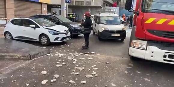 جوج قطرات ديال الشتا رونات الطرقان وحبسات السيركيلاسيون وفضحات هشاشة الأشغال اللي ماكتساليش فكازا
