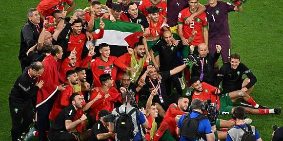 تبون مشجعا المنتخب المغربي! العسكر الجزائري يكذب تصريحات الرئيس وينفي وجود أي منتخب مغربي في مونديال قطر