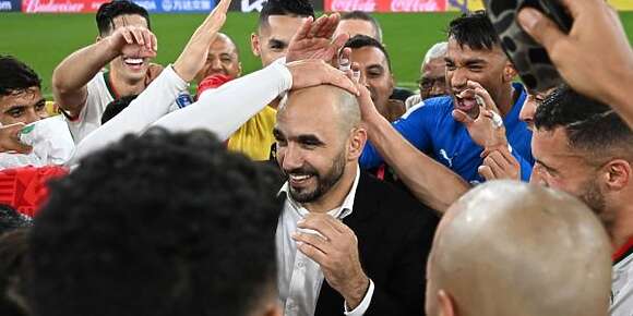 الفيفا قصات وليد الركراكي من اللائحة النهائية ديال جائزة أحسن مدرب فالعالم  واخا دار إنجازات تاريخية
