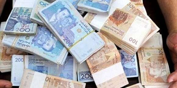 نايضة تمخميخ فبرشيد.. شفارة طيرو 25 مليون من كار ديال الطرونسبور وسط المدينة
