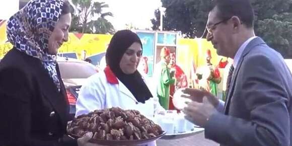 فضيحة.. أبرون كيقلد سيدنا: دار ليه ولدو للي تجبد ففضيحة تذاكر قطر استقبال ومكاين غير “الله يبارك فعمر سيدي”
