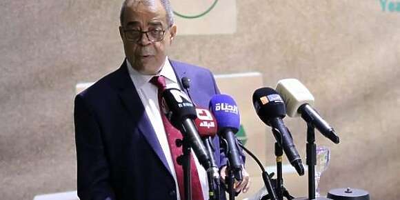 خزعبلات العسكر.. وزير جزائري طلب من مستثمرين سعوديين تقسيم خريطة المغرب والسواعدة ردو عليه: مابغيناش شركاتنا تستثمر فهاد البلد  المتخلف – فيديو