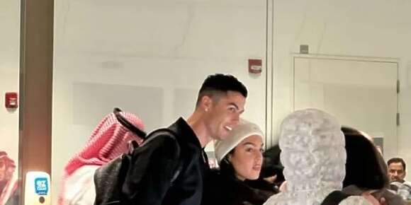 رونالدو وصل البارح للسعودية هو وعائلتو باش يبدا مع “النصر”