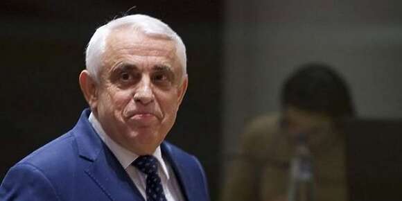 شخيرو تسمع للعالم.. وزير نسا راسو في برنامج مباشر ونعس – فيديو