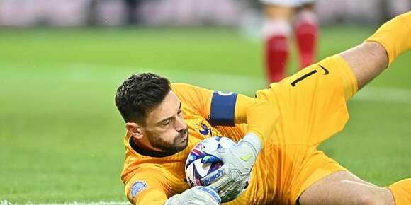 كابيتان فرنسا هوگو لوريس علق الليكات مع منتخب بلادو
