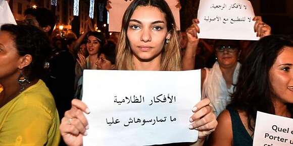 واش بدات نهاية تغول وتأثير الإسلاميين فالمؤسسات؟. قوانين حداثية جابت الحكومة منها شهادة المرا كتساوي شهادة الراجل والحق ديالها فتوثيق عقود النكاح وبرلماني فرش كيفاش الإسلاميين وقفو مسار المساواة فبلادنا