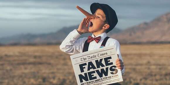 أيها المكلفون بالاتصال .. تواصلوا مع الناس أو أقفلوا دكاكينكم….