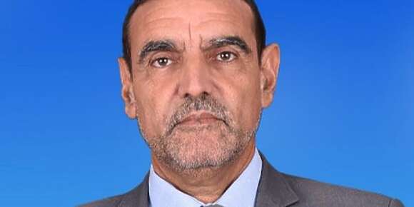 احسن صراع كانتفرج فيه مؤخرا مورا صراع العروش هوا صراع بوهبّوش “الفايد مع السلفيين”! السيد عندو الحق ماكاينش العلماء و نتوما شيوخ الحيض و النفاس ماشي علماء ! العلماء د بصح راه فاللابوراطوارات خدامين كايختارعو اللقاحات!و تانتا آ الفايد منين جاتك عالم ؟! و عاوتاني ماكانش عليك تعاير ليه مّو ؟ لا الأم لا عاوتاني !