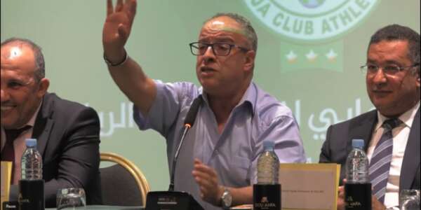 البدراوي مازال كيحاول يقنع منخرطين فالرجاء بدخول المكتب المديري وها فين وصلات المفاوضات