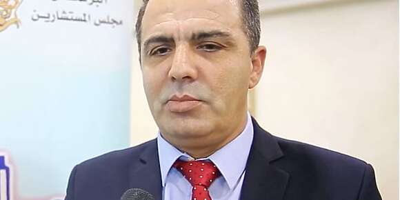 برلماني ورئيس مقاطعة فطنجة داير شرع يديه شبع سبان فصحفي وسط فندق كبير فطنجة وزاد ضربو ب بونية قدام الناس والكاميرات والقضية راها عند البوليس دابا