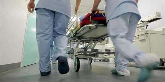 بوليس بني ملال شدو أخطر نصاب وسمسار ديال السبيطارات كان كايشفر حتى التيليفونات للمرضى وعائلاتهم