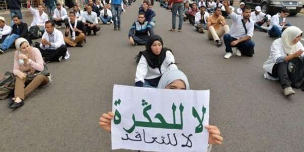 شعلات مابين الوزارة والاساتذة فالفقيه بنصالح.. 8 ديال التوقيفات اخرى فصفوف اساتذة التعاقد وازيد من 300 استاذ واستاذة قررو يعتاصمو ويباتو قدام مديرية التعليم