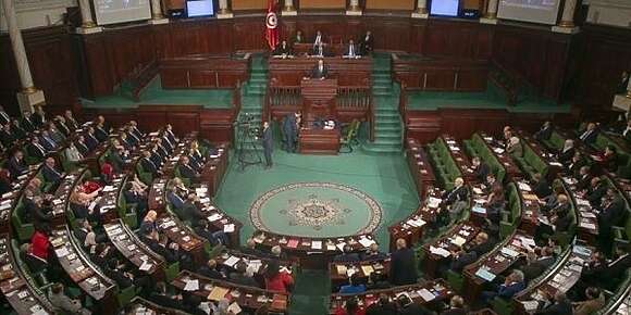 أولى جلسات برلمان تونس الجديد.. المعارضة رفضات تعترف والصحفيون كاعيين على منعهم من التغطية