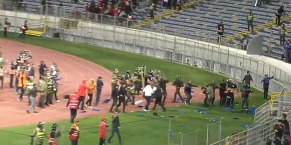 الشغب الرياضي مخطاش ماتش الوداد واتحاد طنجة.. بوليس كازا شدو 30