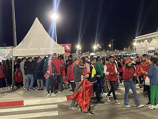 عرقلة كبيرة في مدخل الملعب بسبب التذاكر المزورة
