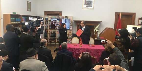 مفكر جزائري فكك الفكر الديني وكانت المخابرات الجزائرية بغات تهربو لبلادها ولكن مرتو المغربية دارت المستحيل باش توفي بوصيتو ويتدفن فكازا..رسميا: أرشيف محمد أركون فملك الدولة المغربية بـ 5000 كتاب و2000 مجلة (صور)