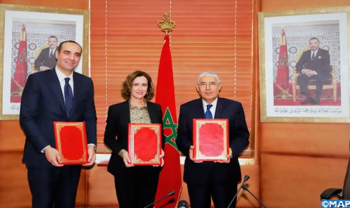 توقيع اتفاقية تتعلق بتعزيز الإدماج المالي للصناع التقليديين