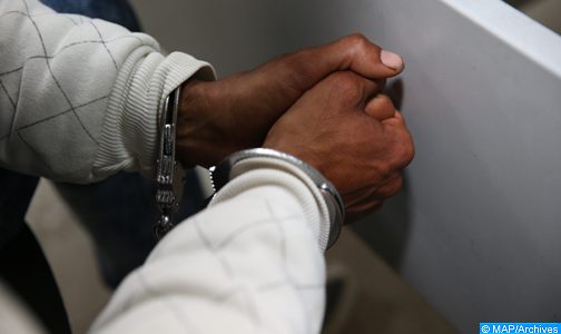 سلا: مقدم شرطة يضطر لاستعمال سلاحه الوظيفي لتوقيف شخصين هدّدا أمن المواطنين وعرّضا عناصر الشرطة لاعتداء خطير (مصدر أمني)