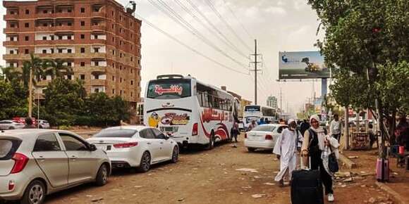 مغاربة السودان في “أمن وأمان” في انتظار تأمين العودة ديالهم للمملكة