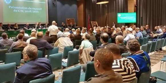 منخرطين الرجاء حرجو البدراوي العاجز وخصصوا منحة للاعبين لتحفيزهم قبل مواجهة الحسنية فكأس العرش والأهلي فالعصبة