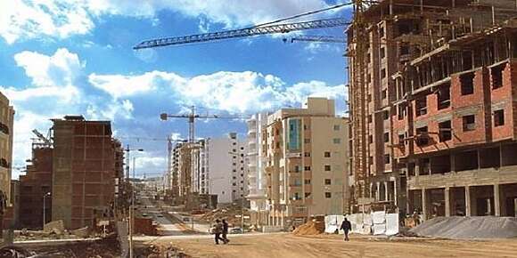 منعش عقاري مخرمزها مزيان فكازا حيدو ليه الباصبور في قضية تزوير البلانات وتحرم من العمرة ديال رمضان لي كيغسل بها عظامو.. والقضية غادا وكتحماض