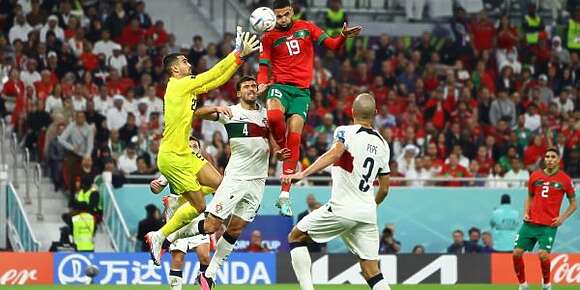 يوسف النصيري قصة نجاح كبيرة بزاف يستاهل يدار عليه وثائقي في نيتفليكس أو مسسلسل في HBO أو أمير كوستاريكا يدير عليه فيلم بحال لي دار على مارادونا، لأنه شاب خرج من قناة الفالوب ديال المعاناة وخاص المغاربة يعتاذرو ليه شعبيا ورسميا.