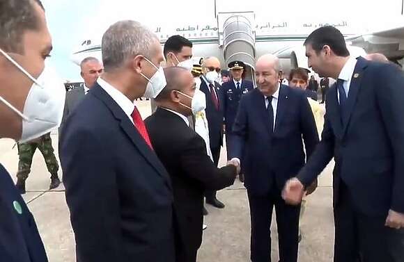إهانة تبون في البرتغال.. غياب المسؤولين واستقبال ب"الكمامات" رغم انتهاء الوباء(+فيديو) 2 23tebbpoSans titre 16