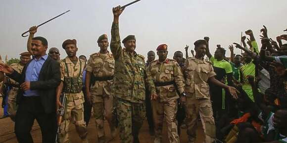 السودان.. البرهان عفى محافظ البنك المركزي وجمد الحسابات المصرفية ديال قوات الدعم السريع بلا ما يذكر السبب