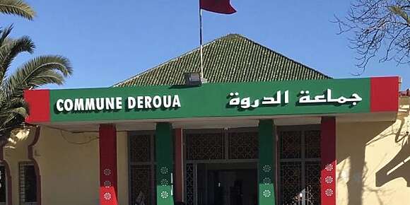 شرطي الرحمة باقي الدم ديالو مانشفش وهادوك لي قتلوه راه بحالهم بحال هادوك لي كيتعرضو للناس قبالة البيسري دالشراب في الدروة بجوجهم عندهم أفكار متطرفة وباغين يطبقوا فهمهم المتشدد للدين والدولة ماخاصش تبقى كتفرج في هادشي، راه لي وقف ليوم على واحد شرى جحوج بيرات ويسلخو يقدر غدا يذبح بوليسي