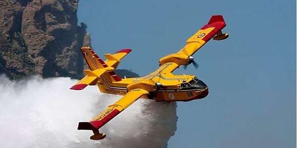 طيارة ’’كانادير‘‘ الجديدة من طراز “CL-415 EAF”وصلات للقاعدة الجوية الثالثة ف القنيطرة